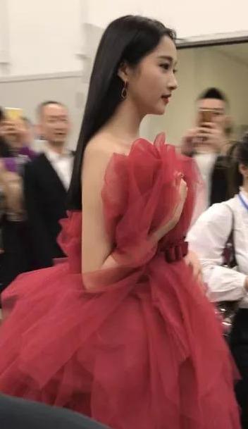 最新美背，時(shí)尚潮流下的健康追求與審美重塑