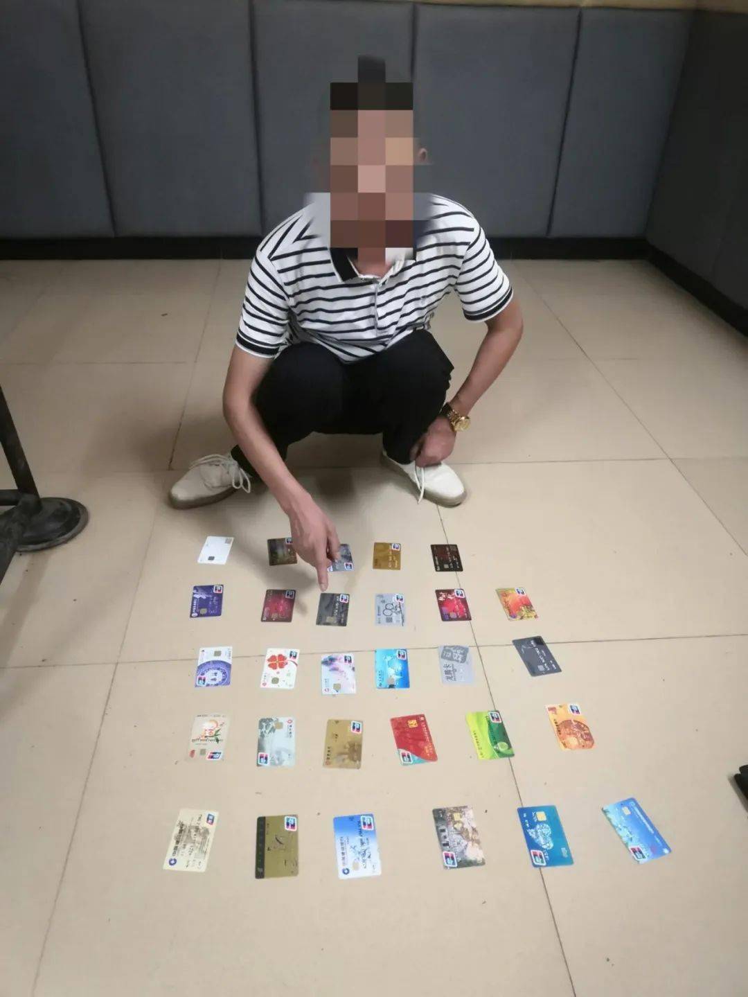 澳門一肖中100%期期準揭秘，一個關于違法犯罪問題的探討
